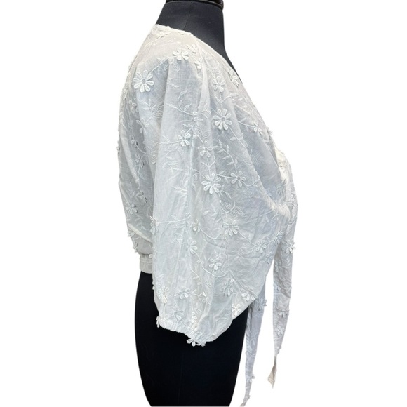 House of Harlow 1960 White Daisy Cotton Tie-Front Shrug Cover-Up One Size - Picture 4 of 8